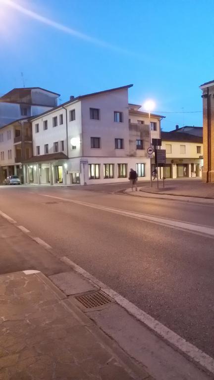 Albergo Centrale Trebaseleghe Exterior photo